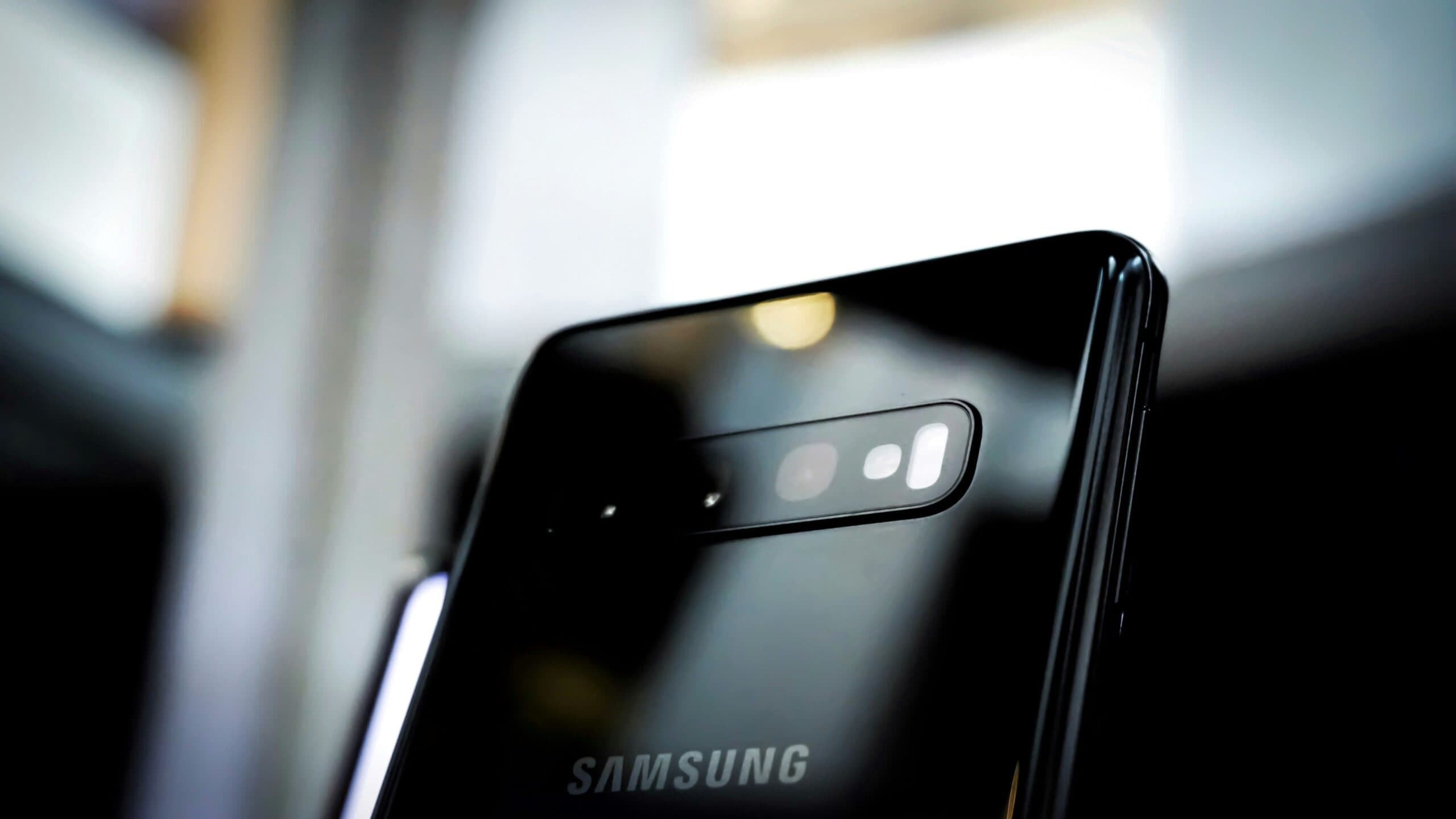 Samsung Halts One UI 7 Update After User Complaints