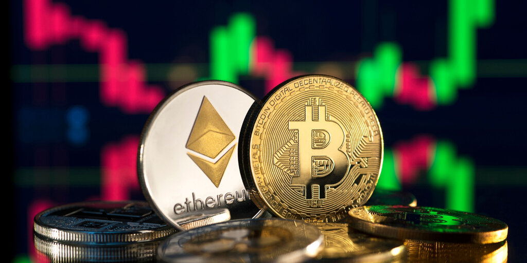 Bitcoin and Ethereum Trade Sideways as Crypto Market Cools Down