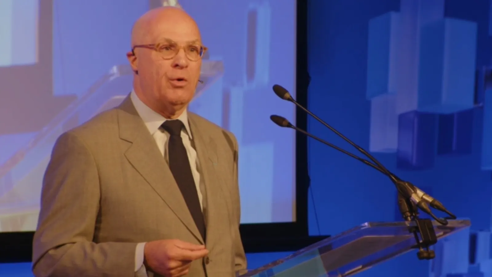 Crypto, CBDCs and Stablecoins Are the Future, Says Former CFTC Chair