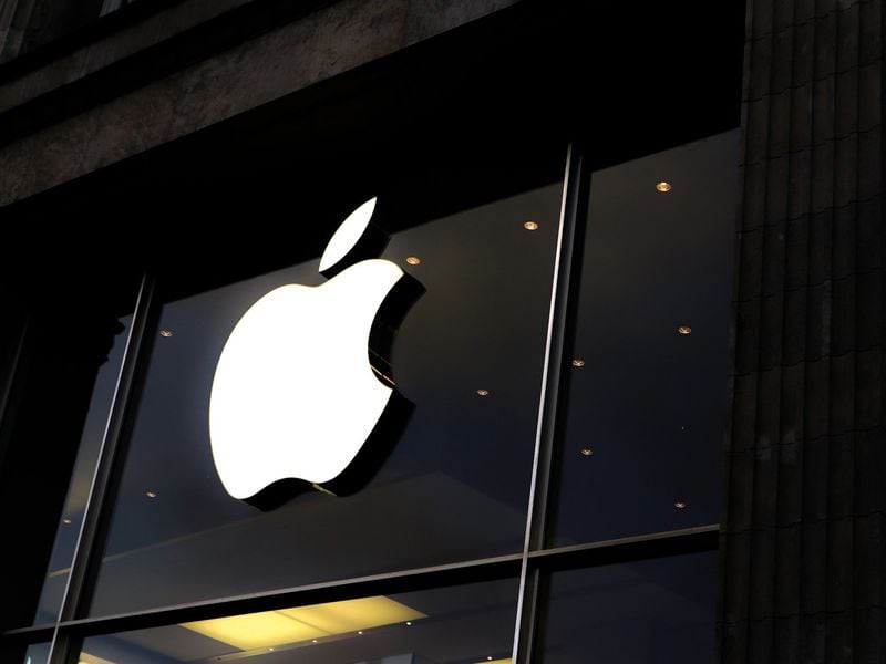 AI-Linked Crypto Tokens Underperform as Apple’s Event Fails to Impress Traders