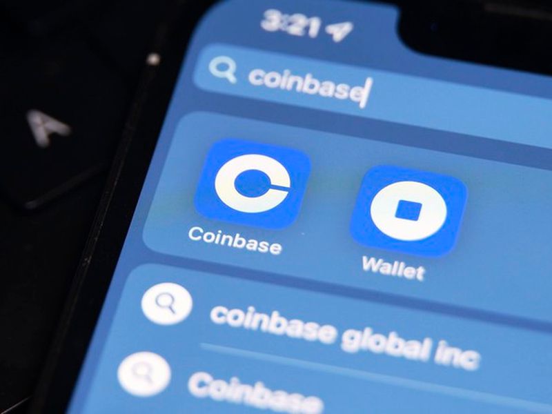 Coinbase Shares Sink 9% on Report CME to Consider Listing Spot Bitcoin