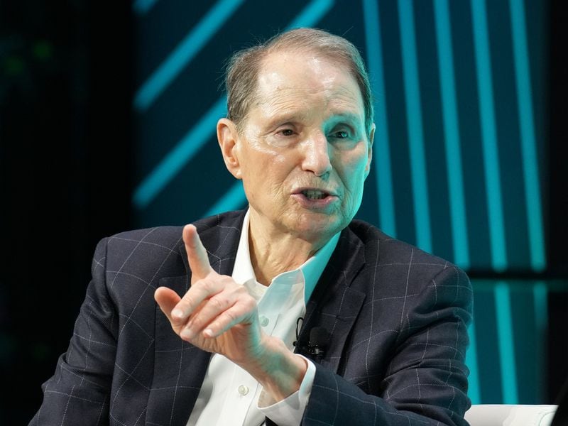 U.S. Sen. Wyden: House 'Right' to Pursue Crypto Bill