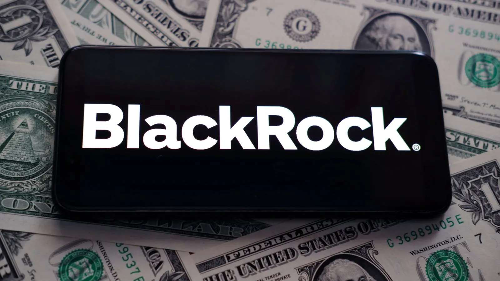 BlackRock's IBIT ETF on Track to Flip GBTC After Bitcoin Halving: Bloomberg Analyst