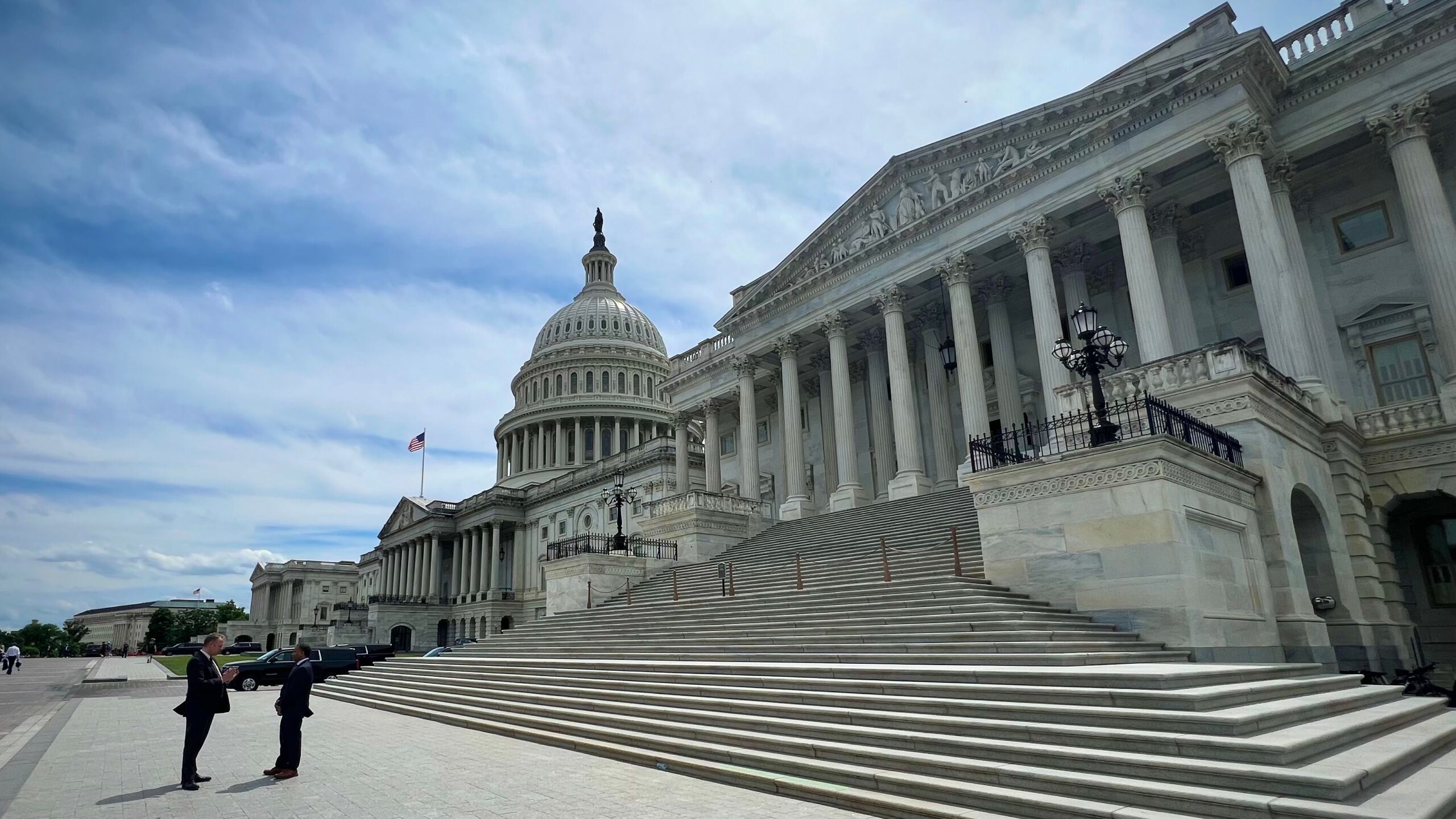 Senate’s New Stablecoin Draft Doesn’t Target Trump’s Crypto, Tweaks Big-Tech Approach