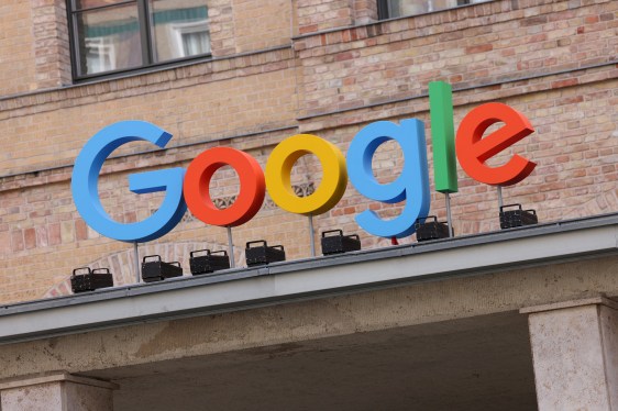Google’s new ‘Simplify’ feature for iOS uses AI to make dense text easier to understand