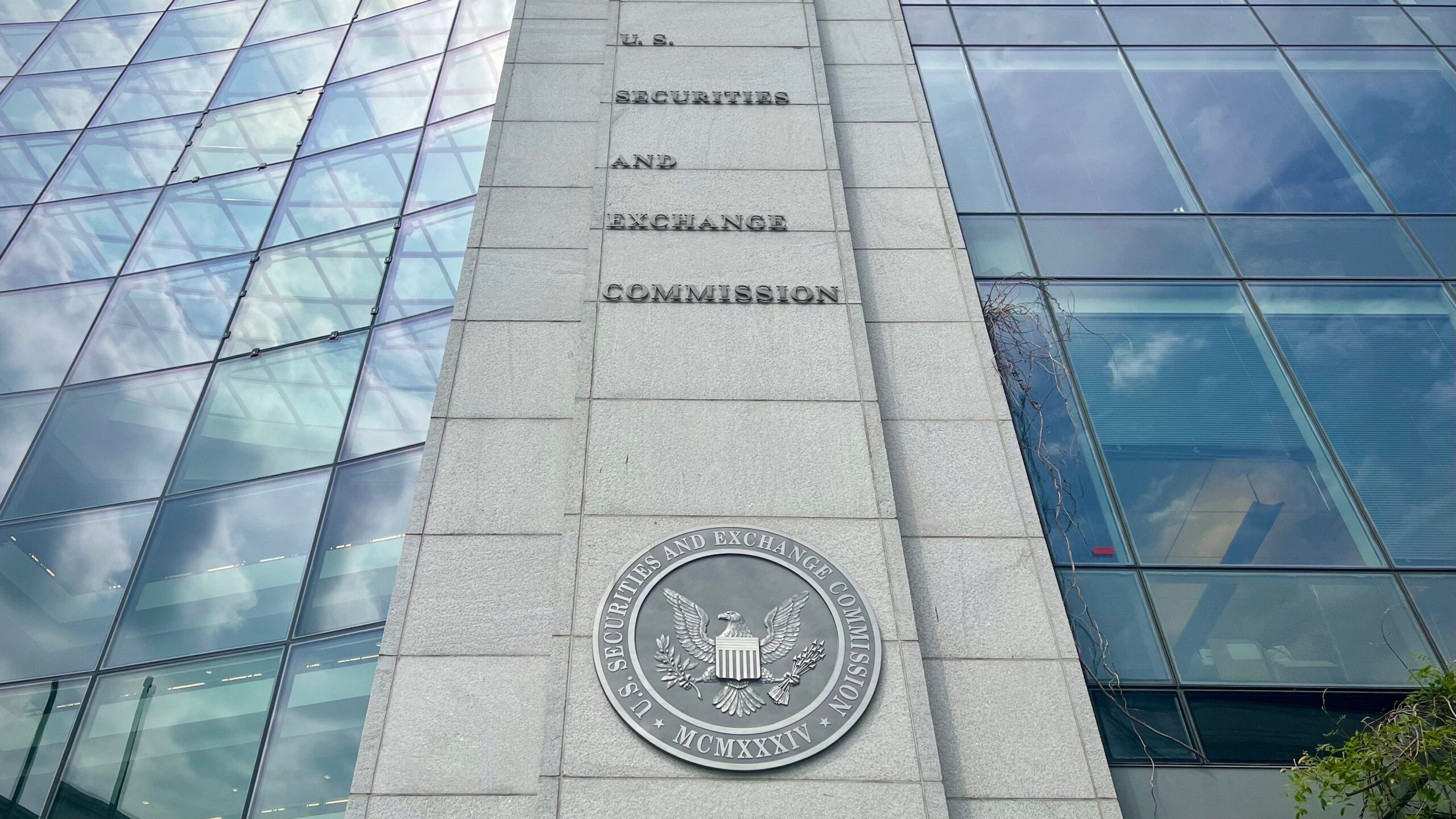 SEC Tells Issuers to Pull 19b4s ETFs Could Be Approved Absurdly Fast
