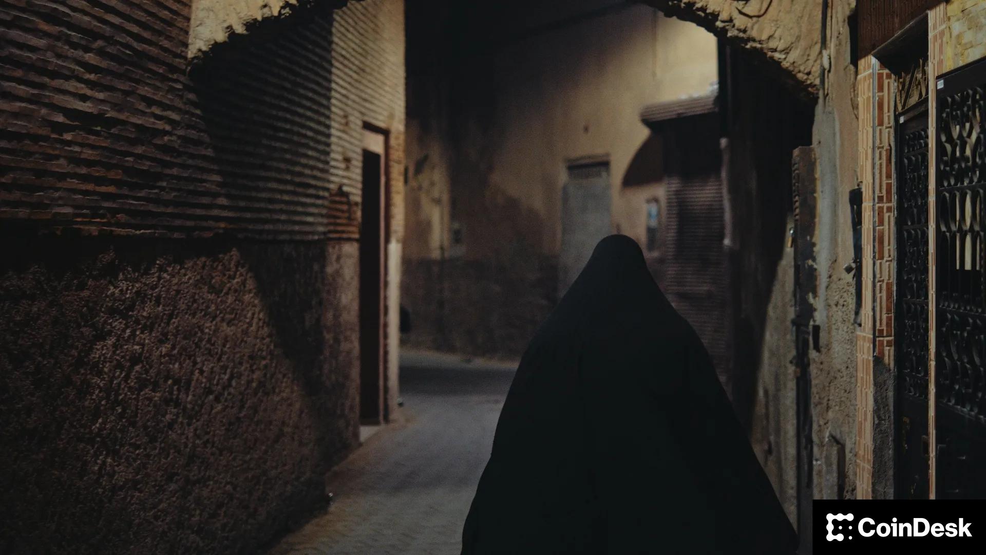 Bitcoin Traders Tilt Bullish as Short Squeeze Looms While Chinese Memecoins Crash